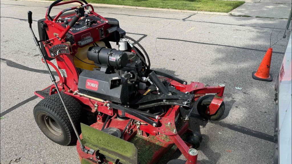 Mower has 2300 Hours. Still Cutting!